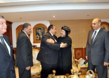 محافظ القليوبية يعزى الأنبا مرقس فى ضحايا الإرهاب