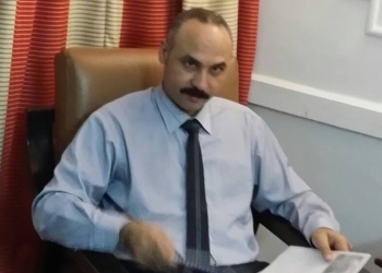مرشح برلماني بسوهاج يطرح عقد سحب الثقة من عضو مجلس الشعب 