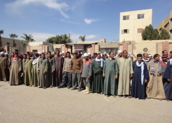 لليوم التالى على التوالى وقفة احتجاجية لعمال النظافة بالفيوم