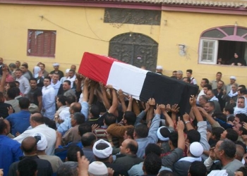 مواطنو المحلة يشيعون جثمان أحد ضحايا أحداث الدفاع الجوي