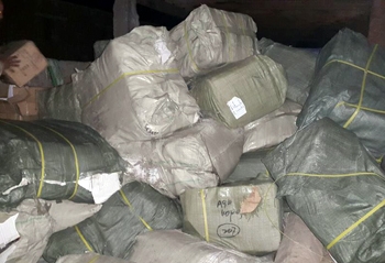ضبط (75 طن) بضائع مهربة بجنوب بورسعيد فجر اليوم