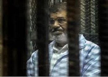 محاكمة مرسي و130 آخرين في اقتحام السجون