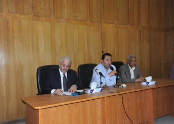 محافظ الأقصر يعقد اليوم المفتوح بمدينة اسنا