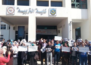 بالصور .. وقفة احتجاجية لطلاب الدراسات العليا بجامعة دمنهور