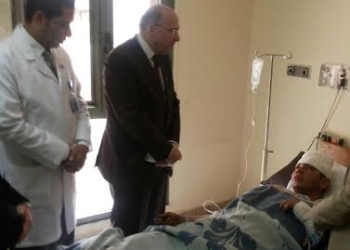 “عدوى ” يتفقد حالة المصابين  فى حادث أنقلاب الأتوبيس