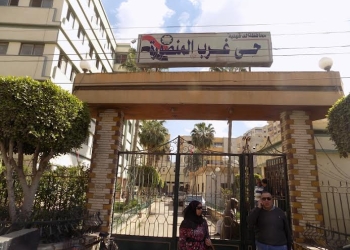 غضب بين العاملين بحي غرب المنصورة 