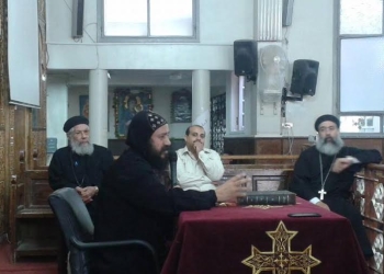 بالصور الأنبا بموا يتفقد اجتماع شابات إعدادى بكنيسة العذراء مريم 