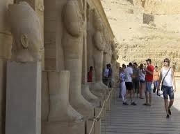 توقعات بانخفاض الحركة السياحية لمصر بعد قرار “التأشيرات” المسبقة للأفراد