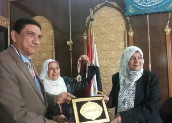 تكريم”أبو دوح” كأم معيلة مثالية لهذا العام بمهرجان الاقصر