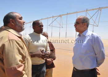 بالفيديو …محافظ الوادي الجديد يتفقد مشروع زراعة 10الاف فدان 