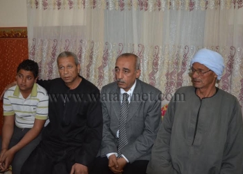 محافظ كفرالشيخ يقدم العزاء فى شهيدى الكلية الحربية 