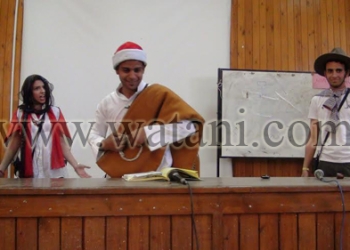 كلية السياحة بالمنيا تقوم بمسرحه المناهج