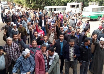 عمال شركة فيردى بالسويس يطالبون بصرف مستحقاتهم المالية