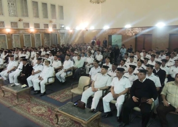  مدير أمن السويس يطالب بحسن معاملة المواطنين 