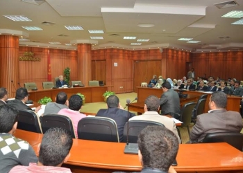 ” نصر الدين ”  يطرح مشروع الشاطئ السياحي على طلاب الجامعات