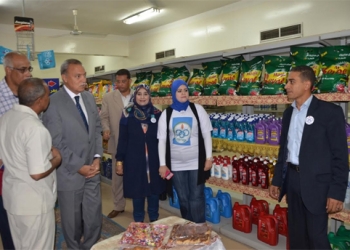 الهجان يفتتح معرض منتجات شركة التعاون للبترول