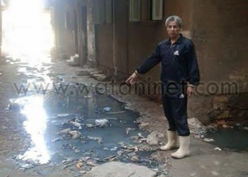 بالصور .. أهالي عزبة ‘طه’ بالبحيرة يغرقون فى الصرف الصحى