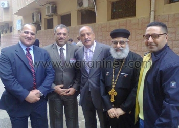 “الأنبا تادرس” يستقبل رئيس جامعة بورسعيد خلال زيارته للكاتدرائية للتهنئة بعيد القيامة 