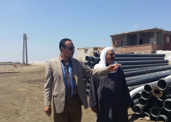 تركيب شبكة صرف صحي بقرية الفتح بجنوب بورسعيد