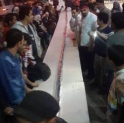 مطعم ببنها يصنع ساندويتش شاورما طوله 14 مترا