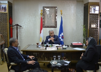 بحث كيفية استفادة أبناء السويس من أبحاث معهد علوم البحار