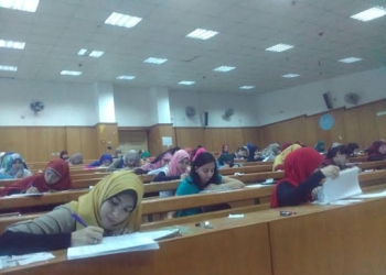 770 طالب وطالبة بأقسام كلية الأداب يؤدون امتحان نهاية العام دون محاضر غش بالفيوم