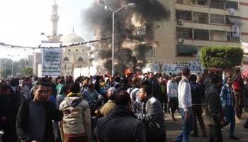 المتهمون فى أحداث سجن بورسعيد يرفضون تصويرهم داخل قفص الاتهام 
