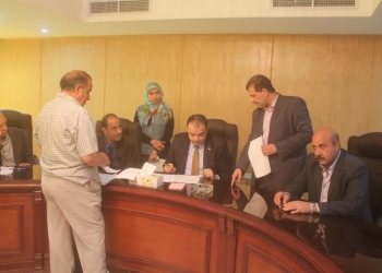 توصيل خط مياه لعزبة شكري بالفيوم