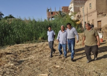 محافظ الأقصر في جولة بإسنا جنوب الأقصر