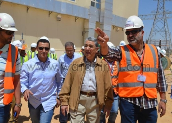 بالصور .. وزير الكهرباء يتفقد مشروع محطة كهرباء أسيوط المركبة 