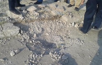 آثار انفجار قنبلة أمام مستشفي دمنهور العام