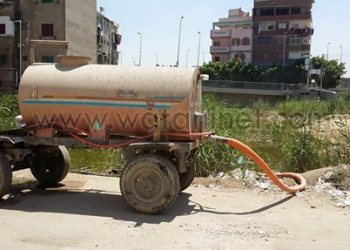 بالصور .. مياه الصرف الصحي تحاصر مستشفي “المبرة” بكفر الدوار