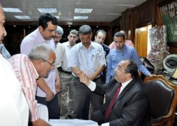 محافظ القليوبية يجتمع بالأهالي المقيمين بمنطقة الطريق الحر