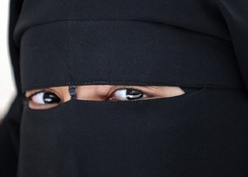 منتقبة تختطف رضيع عقب ولادته من امام مستشفي الفيوم العام