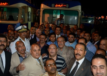  هانى المسيري يتفقد وصول دفعات الترام واتوبيسات النقل الجديد 