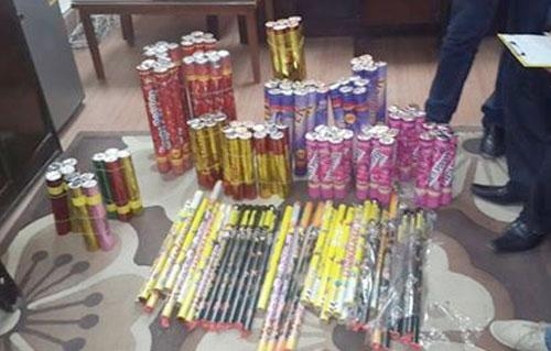 مصادرة 444 صاروخًا ناريًا وشماريخ داخل مكتبة في بسيون بالغربية