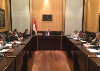 ” عدوي ” يناقش رفع مستوى الخدمات الصحية لأهالي الدرب الأحمر 