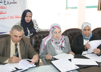  الرى توقع بروتوكول منظومة ادارة المخلفات الصلبة بالبحيرة