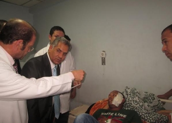 وزيرا الأثار والسياحة يتفقدا مصابي حادث تفجيرات الكرنك