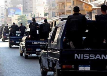 شرطة الحمام بمطروح تتمكن من ضبط شخصين  بحوزته 211 ألف قرص مخدر 
