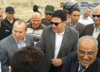 وزير الري يقود حملة  لإزالة الأقفاص السمكية بدمياط