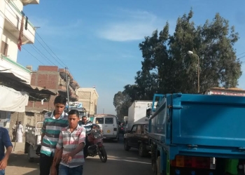 الأهالي يقطعون طريق “حوش عيسى دمنهور”