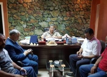 مدير شرق شبرا التعليمية يناقش خطط تأمين المدارس