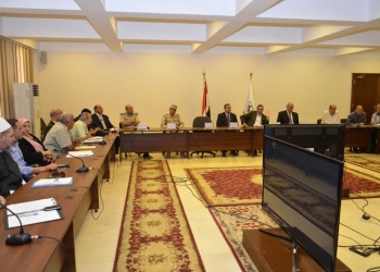 محافظ بني سويف يناقش أعمال تطوير المستشفيات