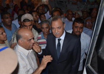 محافظ قنا يودع 325 حاجاً بيت الله الحرام