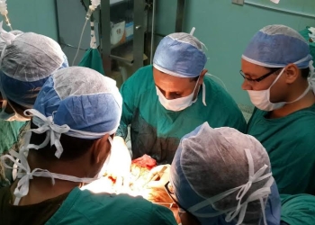 فريق طبي بمستشفى قنا الجامعي ينجح في استئصال 13 ورم ليفي