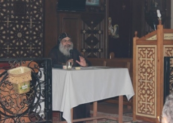 الأنبا مكسيموس يصلي بكنيسة العذراء بشبلنجة
