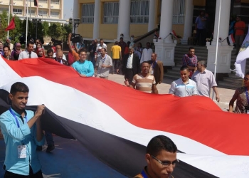 مسيرة تنظمها جامعة جنوب الوادي بمناسبة احتفالات ذكرى اكتوبر