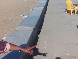 صيانه رصيف المشاة برأس البر بعد انتهاء موسم الصيف