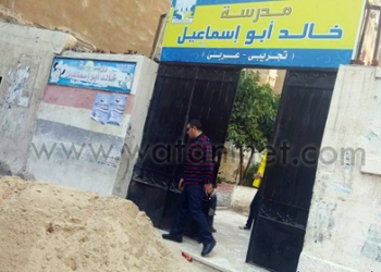 بالصور: تجهيز المدارس والشوادر للجان الانتخابية بالرمل 